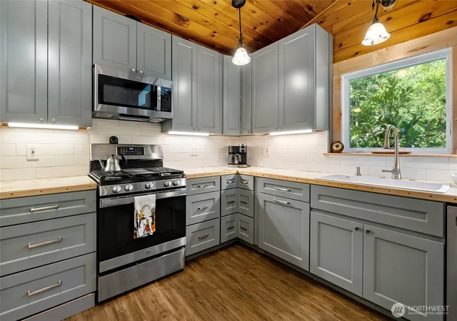 Photo 4 of Single family home for sale at 1350 E Webb Hl Rd, Union, WA 98592 | MLS# NWM2541205 | Listing updated on 2026-09-22