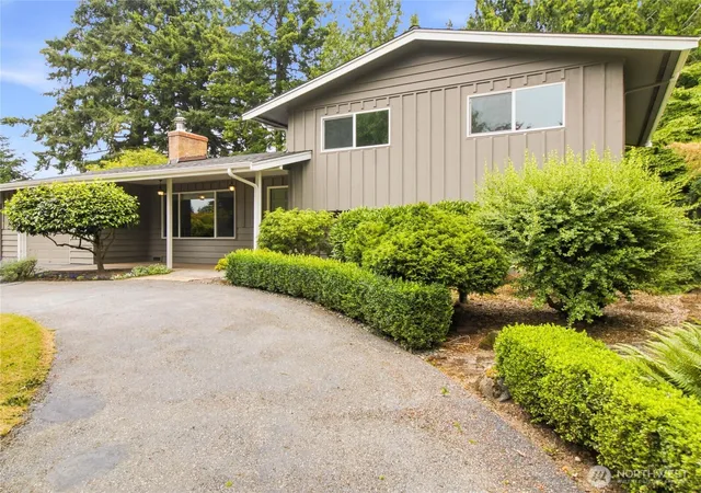 Photo 3 of Single family home for sale at 530 NE David Dr, Bremerton, WA 98310 | MLS# NWM2541208 | Listing updated on 2026-10-03