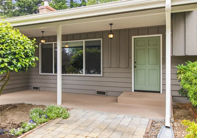 Photo 4 of Single family home for sale at 530 NE David Dr, Bremerton, WA 98310 | MLS# NWM2541208 | Listing updated on 2026-10-03