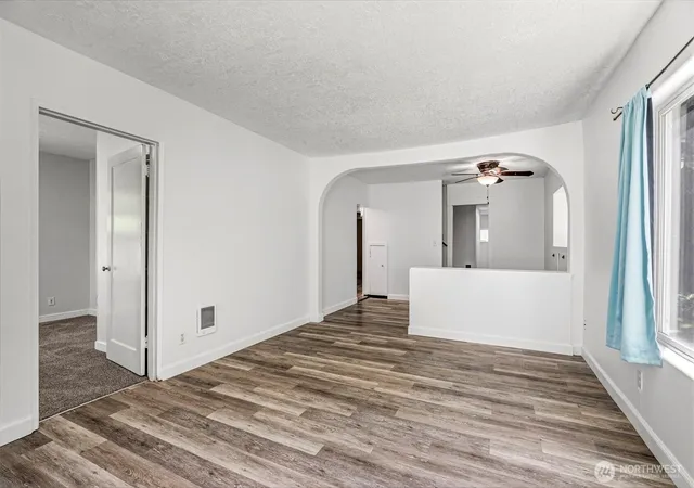 Photo 3 of Single family home for sale at 1821 Nichols Blvd, Longview, WA 98632 | MLS# NWM2541216 | Listing updated on 2026-09-22