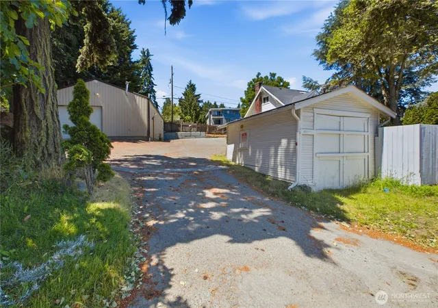 Photo 2 of Single family home for sale at 13025 Ambaum Blvd Sw #A & B, Burien, WA 98146 | MLS# NWM2541254 | Listing updated on 2026-09-22
