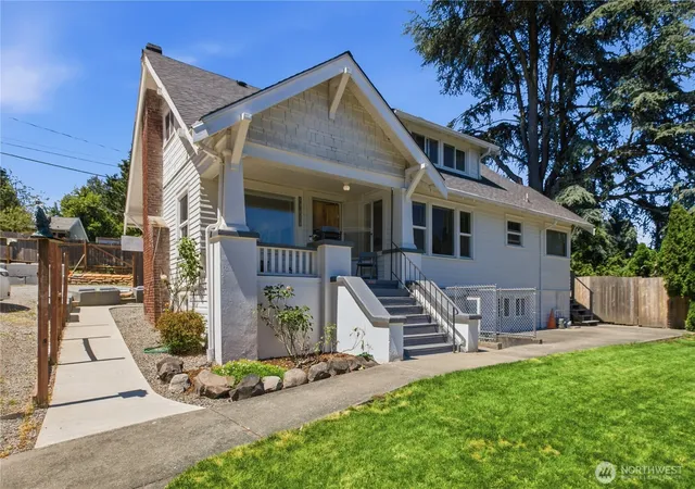 Photo 4 of Single family home for sale at 13025 Ambaum Blvd SW #A & B, Burien, WA 98146 | MLS# NWM2541254 | Listing updated on 2026-09-22