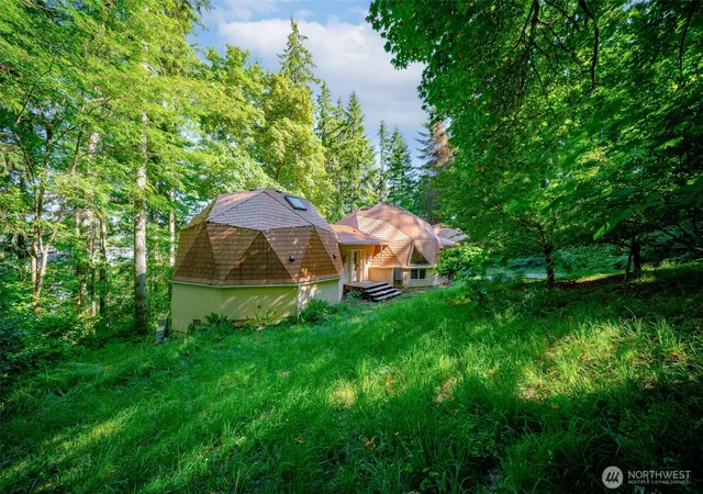 Photo 2 of Sale Pending at 12 Se Oyster Beach Rd, Shelton, WA 98584 | MLS# NWM2541271 | Listing updated on 2026-09-24