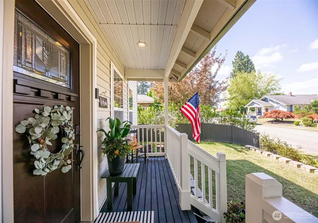 Photo 4 of Sale Pending at 227 S Macleod Ave, Arlington, WA 98223 | MLS# NWM2541353 | Listing updated on 2026-09-25