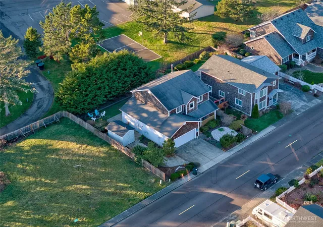 Photo 3 of Sale Pending at 2705 N Sea Crst Ave, Long Beach, WA 98631 | MLS# NWM2541356 | Listing updated on 2026-10-01