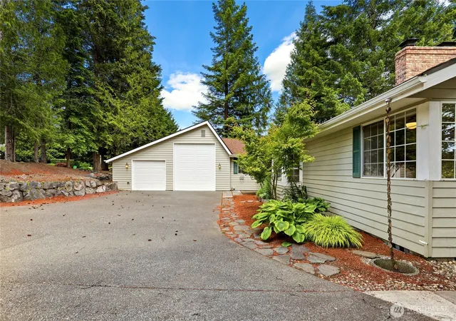 Photo 2 of Single family home for sale at 400 E Old Ranch Rd, Allyn, WA 98524 | MLS# NWM2541405 | Listing updated on 2026-09-22