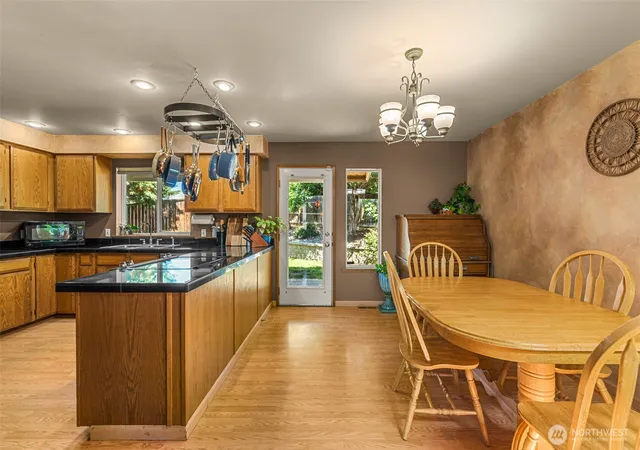 Photo 4 of Single family home for sale at 121 Manhattan Sq, East Wenatchee, WA 98802 | MLS# NWM2541410 | Listing updated on 2026-09-22