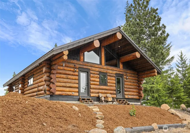 Photo 3 of Single family home for sale at 1336 Black Hawk, Cle Elum, WA 98922 | MLS# NWM2541413 | Listing updated on 2026-09-22