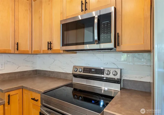 Photo 4 of Condo for sale at 4415 145th Avenue NE #H6, Bellevue, WA 98007 | MLS# NWM2541452 | Listing updated on 2026-09-23