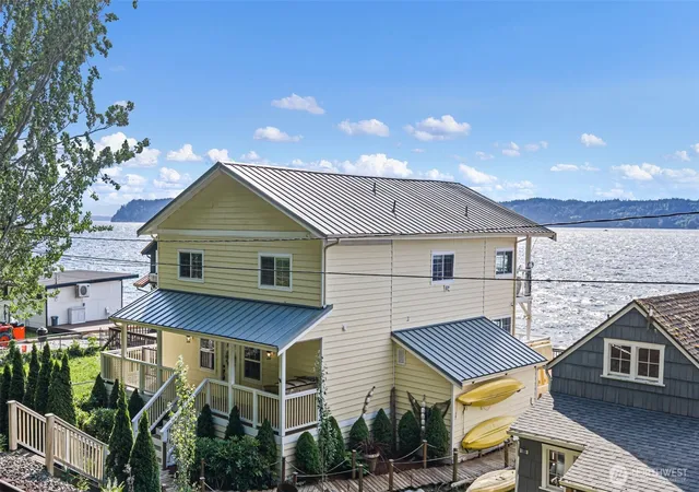 Photo 3 of Single family home for sale at 8116 Naketa Beach Walk, Mukilteo, WA 98275 | MLS# NWM2541467 | Listing updated on 2026-09-22