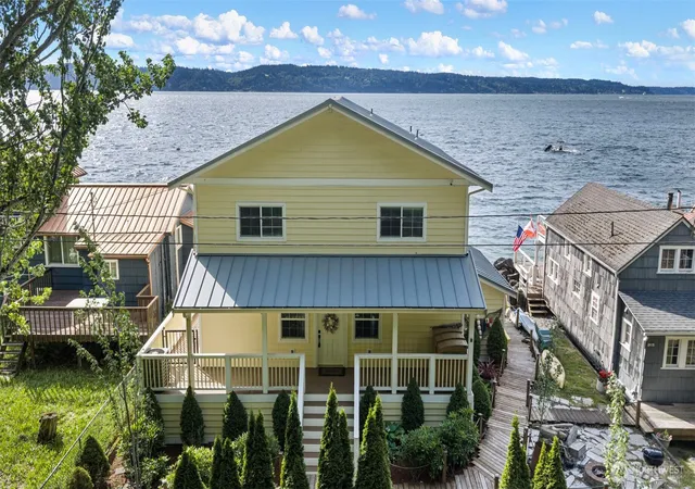 Photo 3 of Single family home for sale at 8116 Naketa Beach Walk, Mukilteo, WA 98275 | MLS# NWM2541467 | Listing updated on 2026-09-22