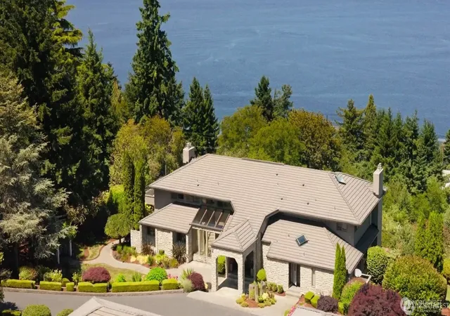 Photo 2 of Mansion for sale at 6411 View St Ne, Tacoma, WA 98422 | MLS# NWM2541511 | Listing updated on 2026-09-22