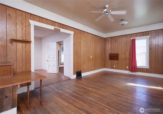 Photo 4 of Sale Pending at 303 E Oak St, Walla Walla, WA 99362 | MLS# NWM2541527 | Listing updated on 2026-09-25