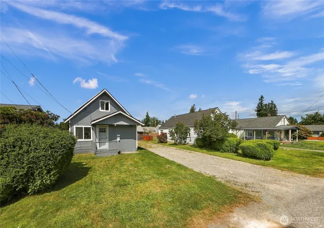 Photo 3 of Sale Pending at 314 Central St, Sedro Woolley, WA 98284 | MLS# NWM2541532 | Listing updated on 2026-09-24