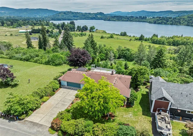 Photo 3 of Single family home for sale at 124 E Zola Dr, Cinebar, WA 98533 | MLS# NWM2541579 | Listing updated on 2026-09-22
