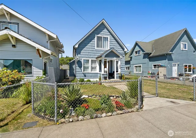 Photo 2 of Sale Pending at 419 Karr Ave, Hoquiam, WA 98550 | MLS# NWM2541582 | Listing updated on 2026-09-23