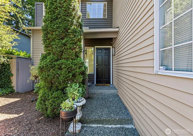 Photo 4 of Single family home for sale at 12737 NE 97th Place, Kirkland, WA 98033 | MLS# NWM2541588 | Listing updated on 2026-09-30