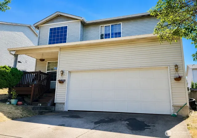 Photo 1 of Single family home for sale at 1209 W 32nd Circle, Vancouver, WA 98660 | MLS# NWM2541602 | Listing updated on 2026-09-22