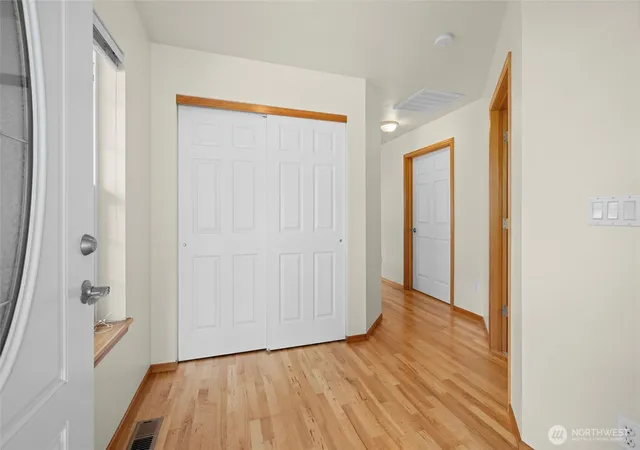 Photo 4 of Condo for sale at 3701 Portage Ln, Anacortes, WA 98221 | MLS# NWM2541612 | Listing updated on 2026-09-23