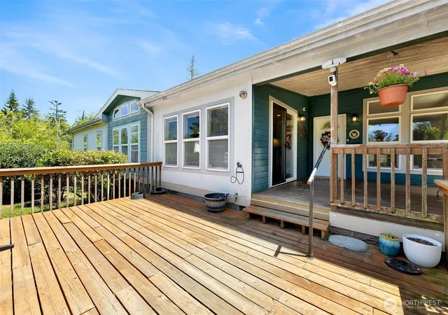 Photo 3 of Manufactured home for sale at 161 Rogers Rd, Kalama, WA 98625 | MLS# NWM2541620 | Listing updated on 2026-09-22