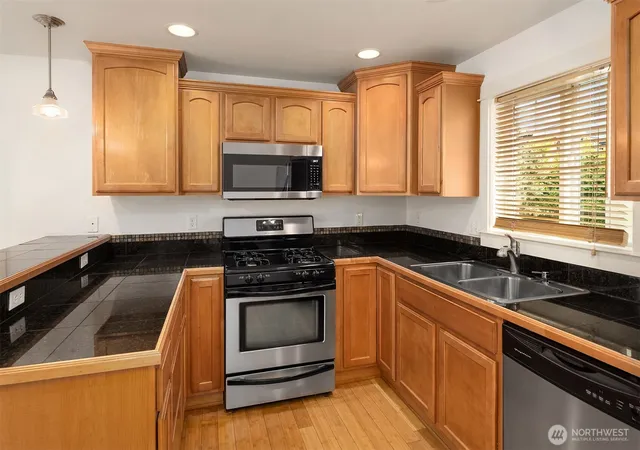 Photo 3 of Townhouse for sale at 1406 N Northgate Way #B, Seattle, WA 98133 | MLS# NWM2541623 | Listing updated on 2026-09-22