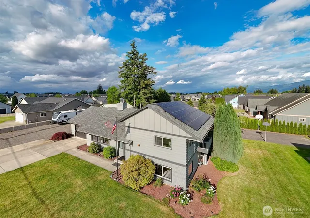 Photo 2 of Single family home for sale at 8808 Line Rd, Lynden, WA 98264 | MLS# NWM2541625 | Listing updated on 2026-10-01