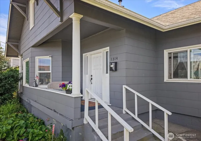 Photo 3 of Single family home for sale at 1314 S Cushman Ave, Tacoma, WA 98405 | MLS# NWM2541636 | Listing updated on 2026-10-26
