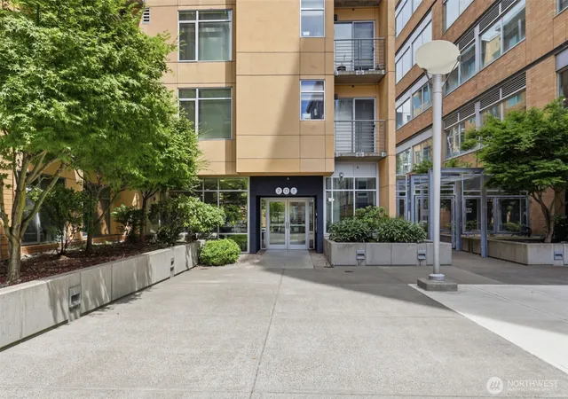Photo 2 of Condo for sale at 701 Columbia St #612, Vancouver, WA 98660 | MLS# NWM2541639 | Listing updated on 2026-09-22