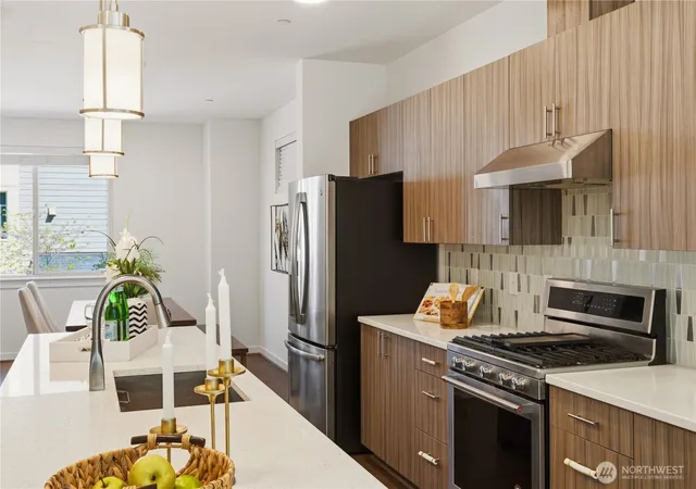Photo 4 of Townhouse for sale at 15865 NE 14th Road, Bellevue, WA 98008 | MLS# NWM2541673 | Listing updated on 2026-09-22