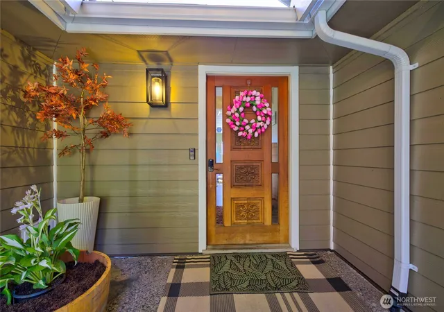 Photo 2 of Single family home for sale at 421 Umatilla Dr, La Conner, WA 98257 | MLS# NWM2541711 | Listing updated on 2026-09-22