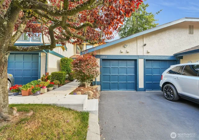 Photo 2 of Townhouse for sale at 31721 47th Lane Sw #C, Federal Way, WA 98023 | MLS# NWM2541736 | Listing updated on 2026-09-29