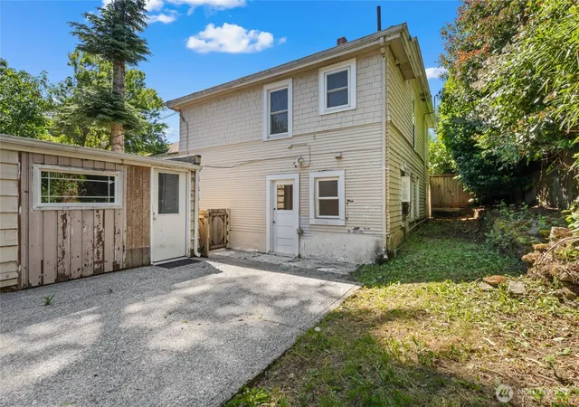 Photo 4 of Single family home for sale at 1443 22nd Avenue, Seattle, WA 98122 | MLS# NWM2541786 | Listing updated on 2026-10-01