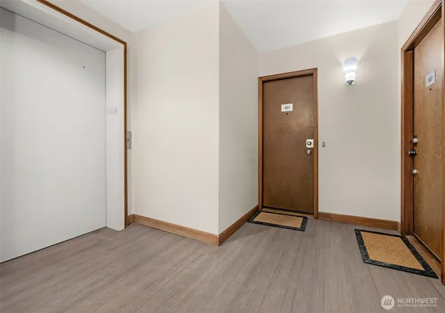 Photo 3 of Condo for sale at 435 Summit Ave E #402, Seattle, WA 98102 | MLS# NWM2541899 | Listing updated on 2026-09-22