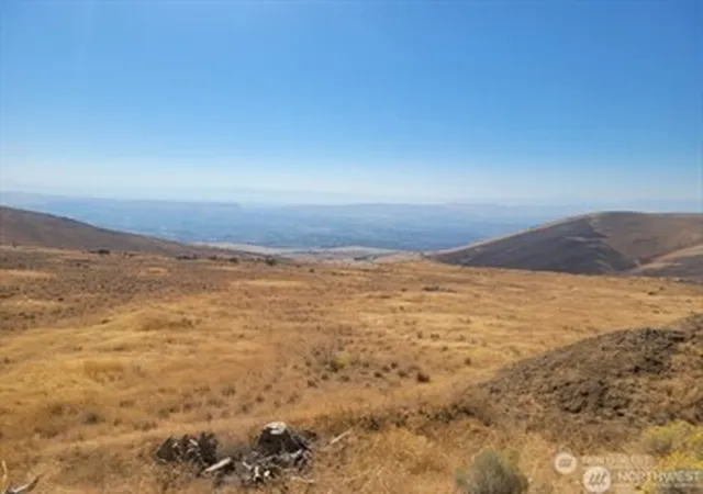 Photo 2 of Land for sale at 0 N Roza Hl Dr, Yakima, WA 98901 | MLS# NWM2541941 | Listing updated on 2026-09-22