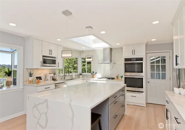 Photo 4 of Single family home for sale at 4935 116th Place SE, Bellevue, WA 98006 | MLS# NWM2541966 | Listing updated on 2026-10-01