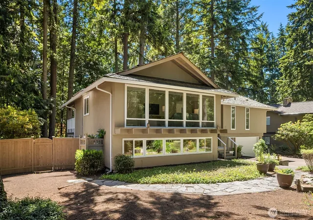 Photo 3 of Single family home for sale at 2119 Sahalee Dr W, Sammamish, WA 98074 | MLS# NWM2542028 | Listing updated on 2026-09-22