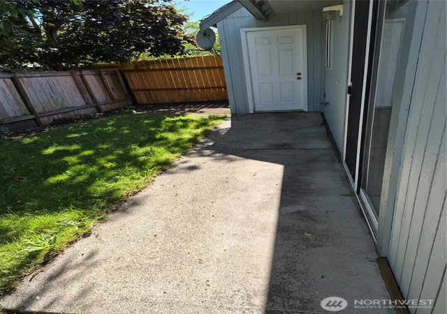 Photo 3 of Single family home for sale at 118 99th Street Ct E, Tacoma, WA 98445 | MLS# NWM2542105 | Listing updated on 2026-09-22