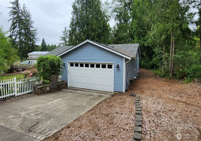 Photo 3 of Single family home for sale at 140 SE Foxglove Ave, Shelton, WA 98584 | MLS# NWM2542124 | Listing updated on 2026-09-22