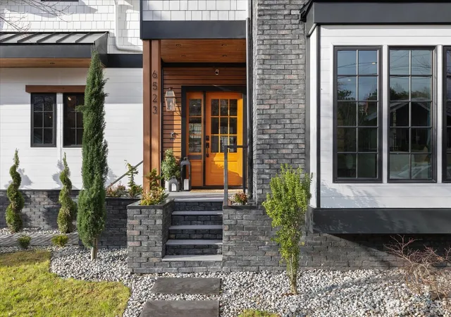 Photo 3 of Sale Pending at 6523 39th Avenue Ne, Seattle, WA 98115 | MLS# NWM2542184 | Listing updated on 2026-09-29