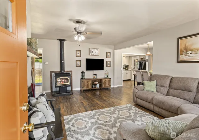 Photo 3 of Single family home for sale at 812 Madison Ave, South Cle Elum, WA 98943 | MLS# NWM2542207 | Listing updated on 2026-09-22
