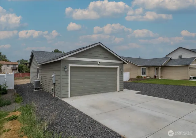 Photo 3 of Sale Pending at 322 W 6th Street, Warden, WA 98857 | MLS# NWM2542212 | Listing updated on 2026-10-03