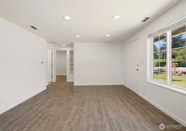 Photo 3 of Single family home for sale at 15520 32nd Avenue Ne, Shoreline, WA 98155 | MLS# NWM2542227 | Listing updated on 2026-09-24