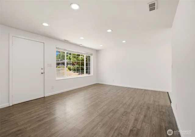 Photo 3 of Single family home for sale at 15520 32nd Avenue NE, Shoreline, WA 98155 | MLS# NWM2542227 | Listing updated on 2026-09-24