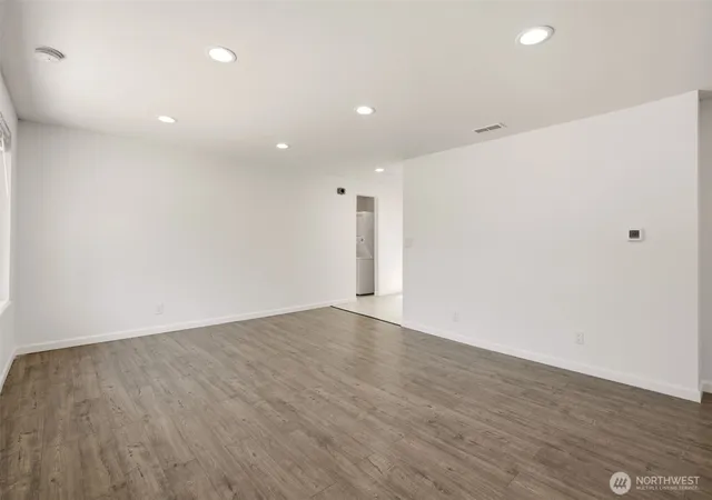 Photo 4 of Single family home for sale at 15520 32nd Avenue NE, Shoreline, WA 98155 | MLS# NWM2542227 | Listing updated on 2026-09-24