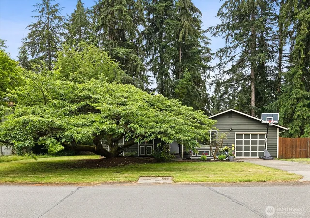 Photo 2 of Sale Pending at 8915 Quinault Dr Ne, Olympia, WA 98516 | MLS# NWM2542248 | Listing updated on 2026-09-25