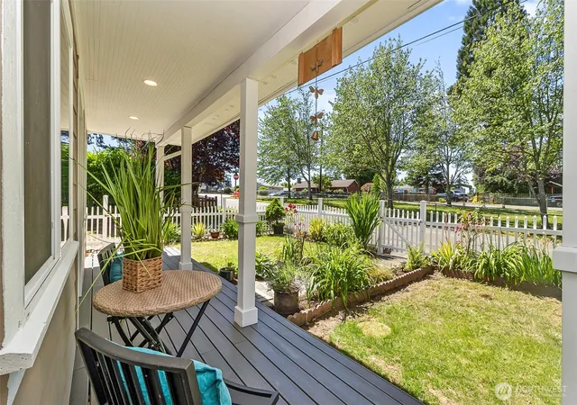 Photo 2 of Single family home for sale at 6609 Elliot Way, Everett, WA 98203 | MLS# NWM2542254 | Listing updated on 2026-09-22