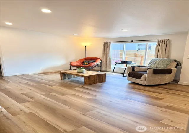 Photo 3 of Manufactured home for sale at 1314 Whitney Ave, Bremerton, WA 98312 | MLS# NWM2542260 | Listing updated on 2026-09-22