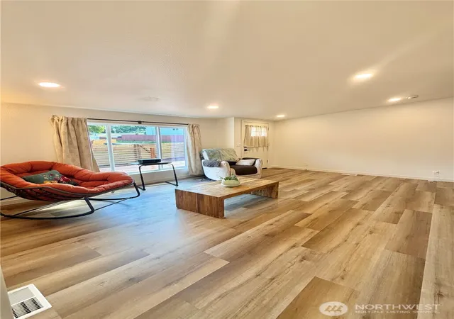 Photo 3 of Manufactured home for sale at 1314 Whitney Ave, Bremerton, WA 98312 | MLS# NWM2542260 | Listing updated on 2026-09-22