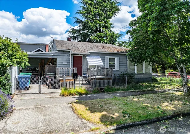 Photo 2 of Single family home for sale at 5050 50th Avenue Sw, Seattle, WA 98136 | MLS# NWM2542307 | Listing updated on 2026-09-22