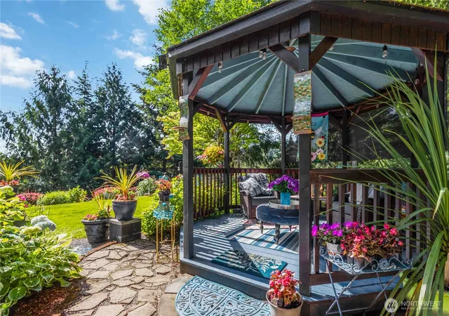 Photo 1 of Single family home for sale at 209 W Beacon Hl Dr, Longview, WA 98632 | MLS# NWM2542315 | Listing updated on 2026-09-22